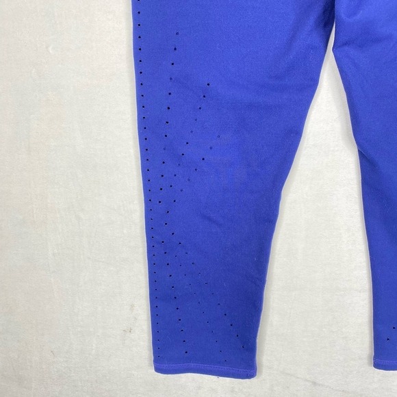 Fabletics Dark Blue Laser Cut Star Print Crop Leggings Activewear Size Medium - Picture 5 of 6
